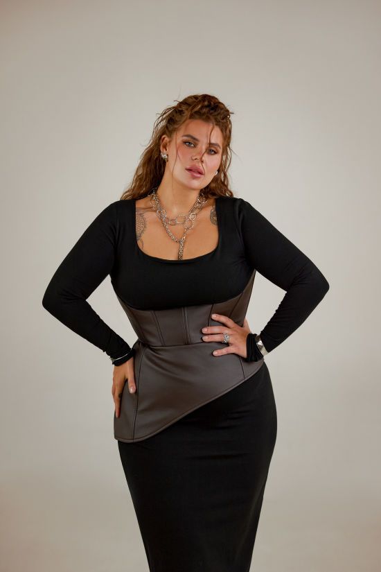 Солістка KAZKA Олександра Заріцька показалася з нареченим і замилувала романтичним фото