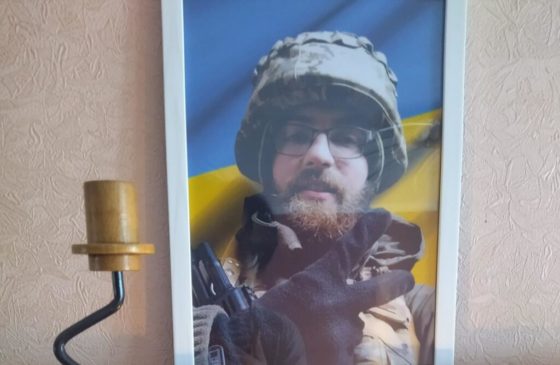 Прикарпатка понад пів року не може поховати загиблого на війні сина, бо досі чекає збігу ДНК-експертизи (ВІДЕО)