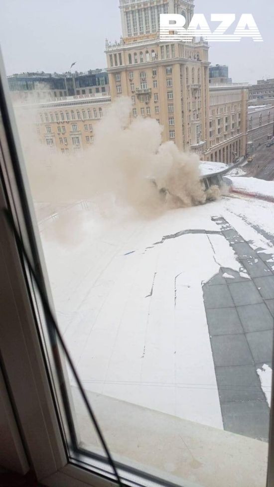 У центрі Москви спалахнула масштабна пожежа: рятувальники не можуть її погасити