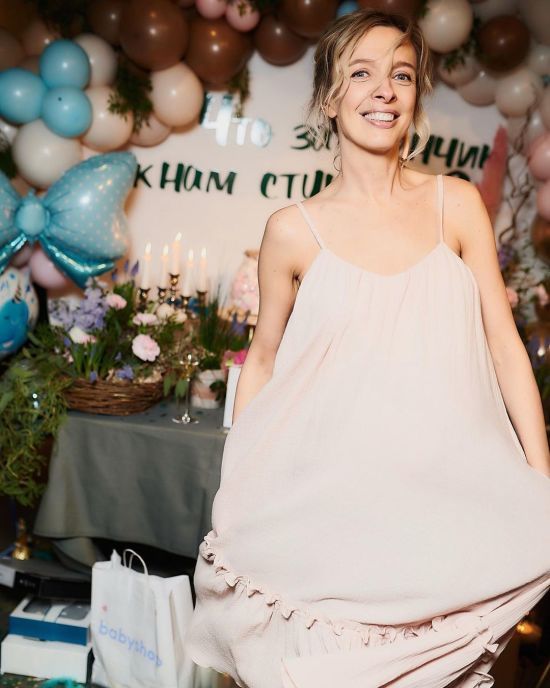 Василіса Фролова показала рідкісне фото з чоловіком і 3-річного сина – свою копію