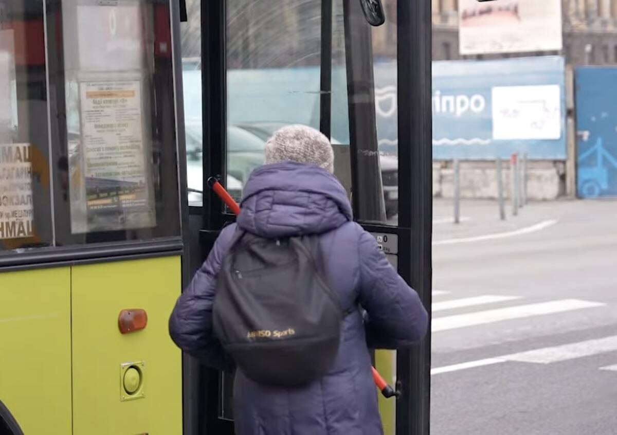 Новий графік руху транспорту в Запоріжжі: як тепер курсуватимуть трамваї та тролейбуси