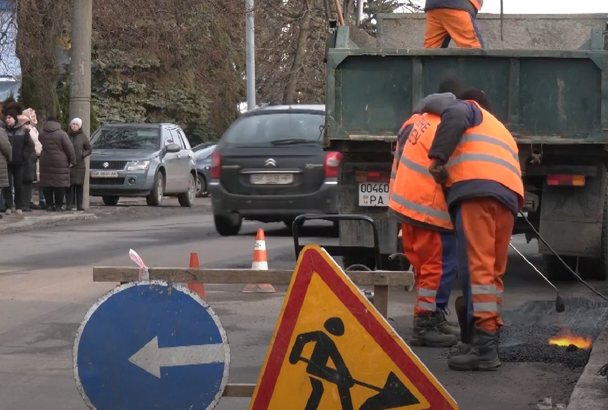 Обмеження руху транспорту в Києві: українців попередили, де можливі затримки та незручності