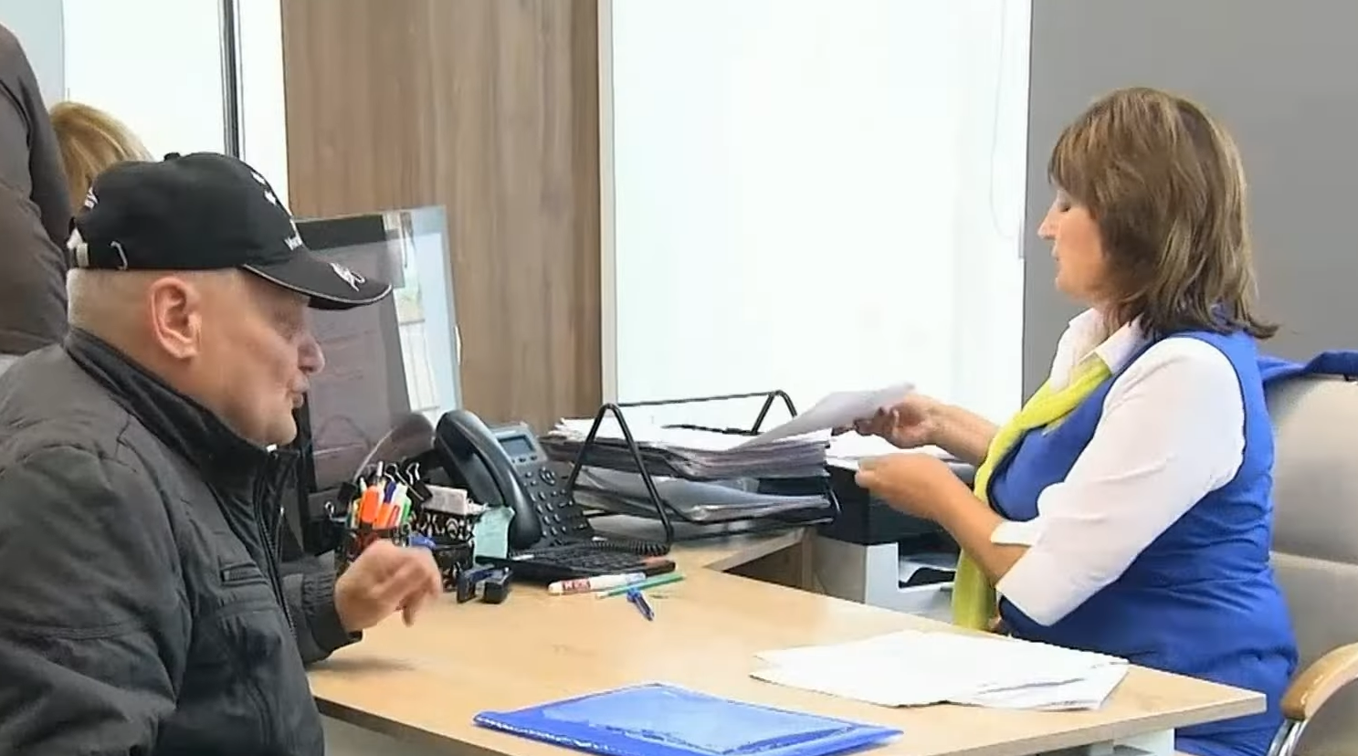 Робота для пенсіонерів у Дніпрі: де платять понад 26 000 гривень, список вакансій