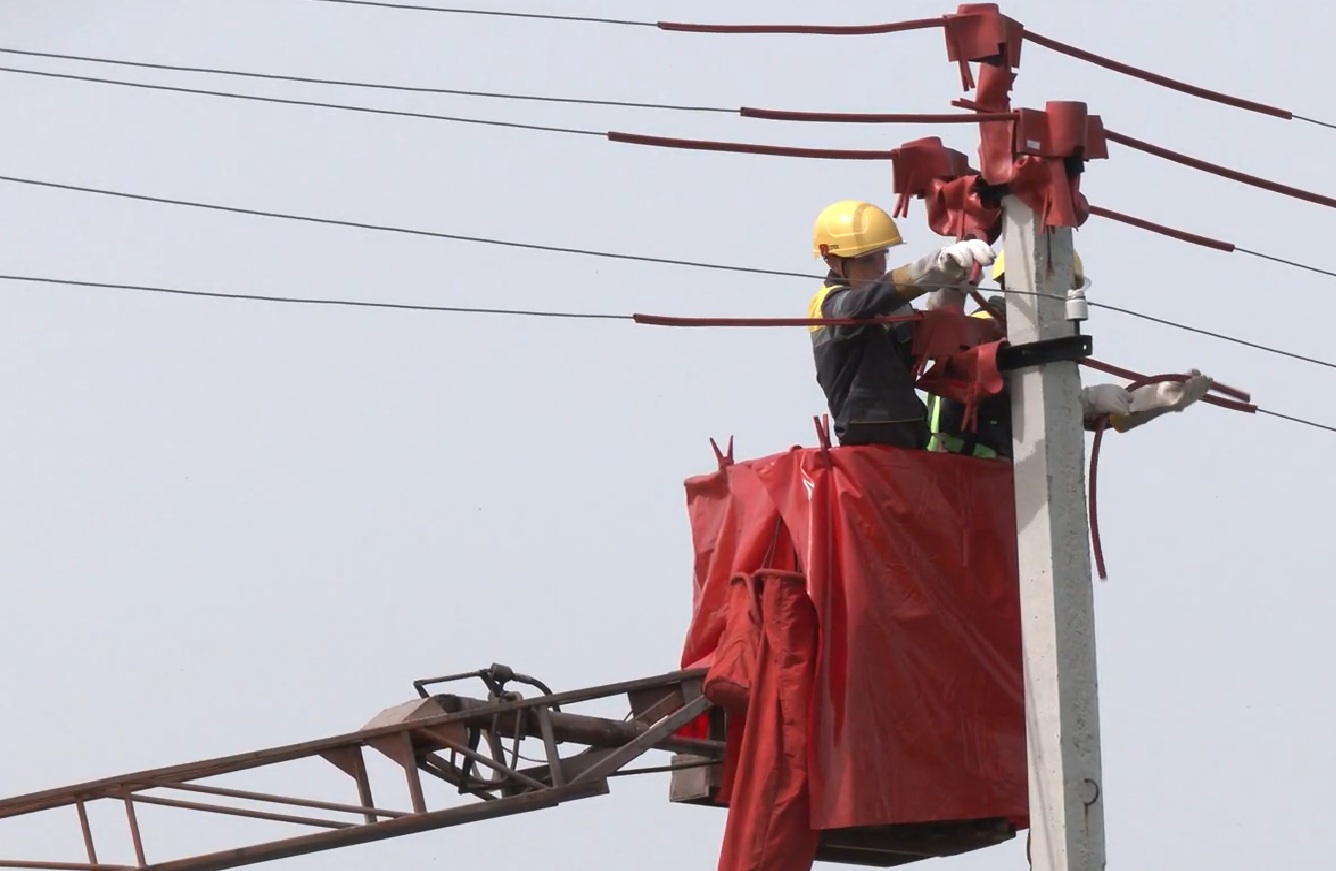Графіки світла у Дніпропетровській області на 5 грудня: де на багато годин знеструмлять будинки